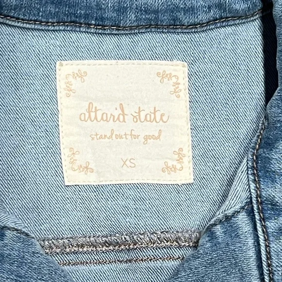 Altar'd State Light Blue Denim Skylar Romper XS - Like New - Picture 4 of 7
